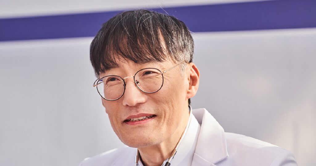 Jung Jae-Sung as Baek Chul-Kyu in Miss Night and Day

Image from Samhwa Networks | SLL | JTBC | Netflix